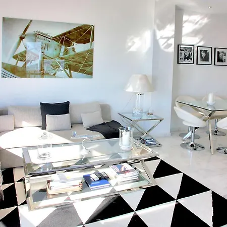 Cosmo Penthouse Sea Views * إِستيبونا