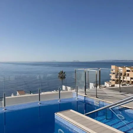 Cosmo Penthouse Sea Views 埃斯特波纳